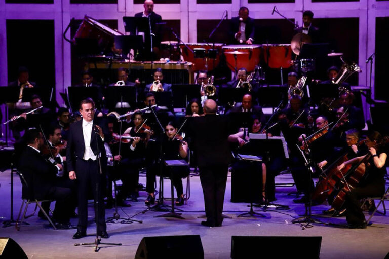 Fernando de la Mora inundó de emociones el Teatro de la Paz