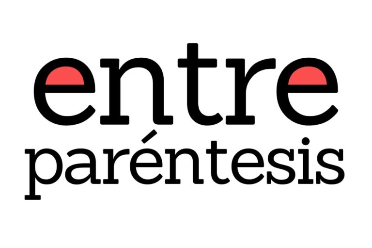 Entre paréntesis