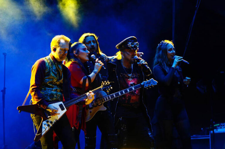 Therion llena Aranzazú de metal