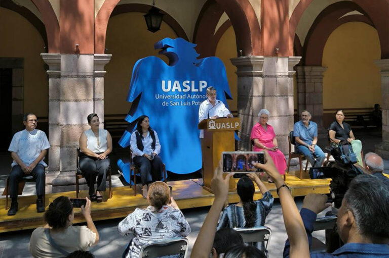 Urenda Queletzú Navarro, nueva abogada general de la UASLP; sale Joel González