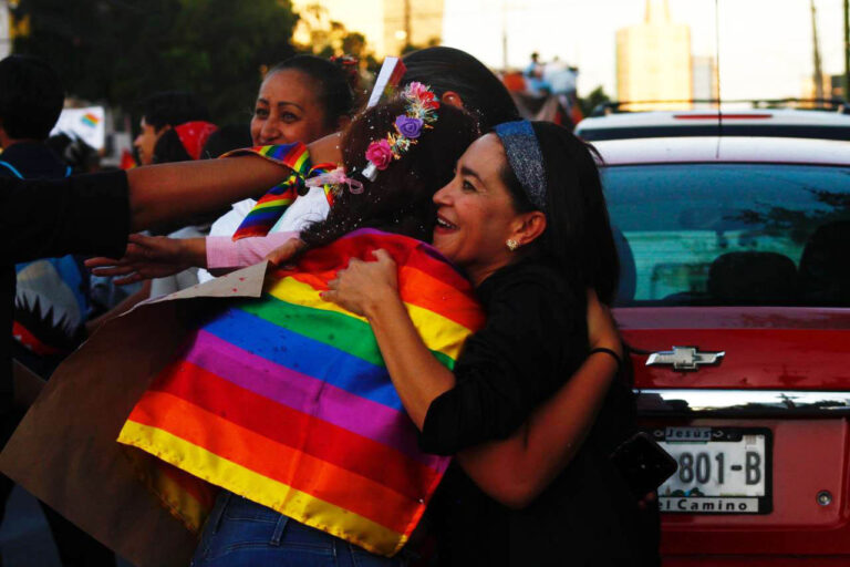 CRÓNICA – Música y color para celebrar la diversidad y exigir respeto