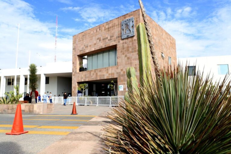 Cesan a 4 funcionarios de Comercio por caso Rich; Ángel de la Vega, encargado de despacho