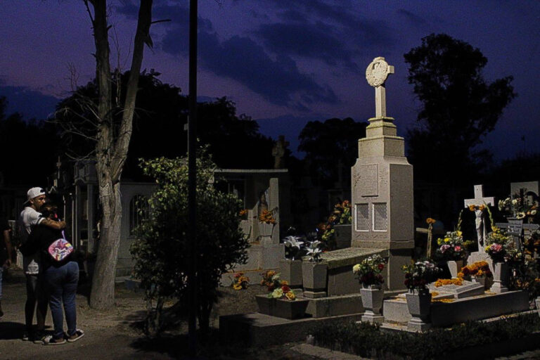 CRÓNICA: La vida y la muerte en el panteón Españita