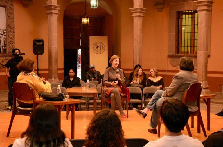 Advierten las doctoras Isabel Monroy y Estela Morales sobre el riesgo de perder la memoria histórica