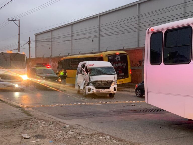 Chocan dos unidades de transporte de personal; 7 heridos