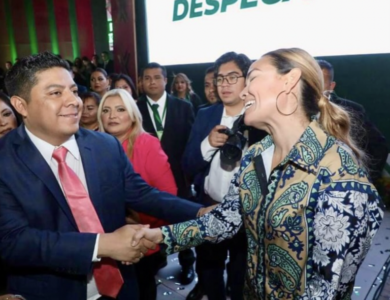 Dirige el Centro de Convenciones, gana más del doble que Gallardo… ¿y cuánto trabaja?
