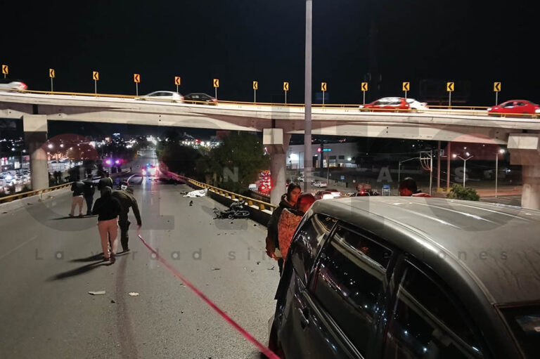 Mueren dos ciclistas atropellados en el distribuidor Juárez