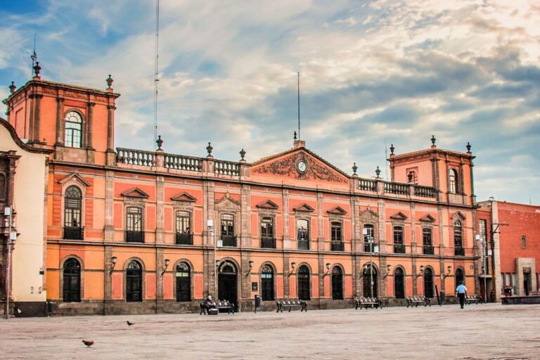 Legisladores desairan invitación del rector