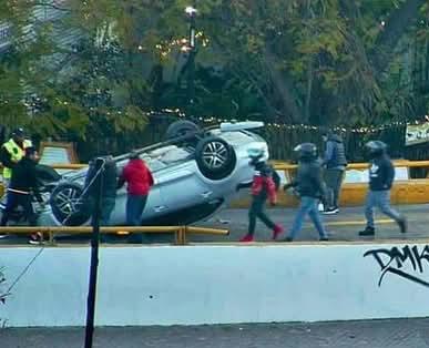 Volcadura matutina en el puente Universidad