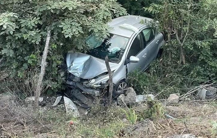 Conductor se accidenta en la carretera Valles-Tampico