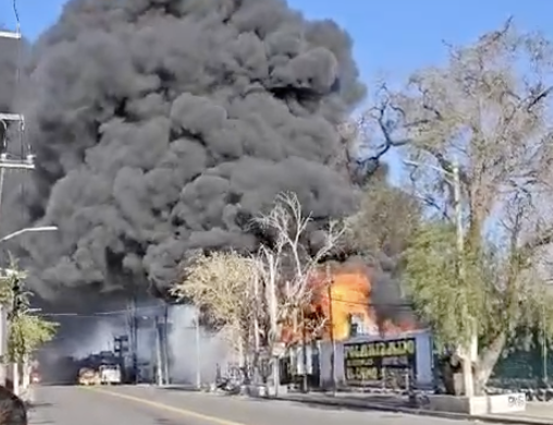 Arde otra vez la bodega de tarimas que se incendió hace 16 días