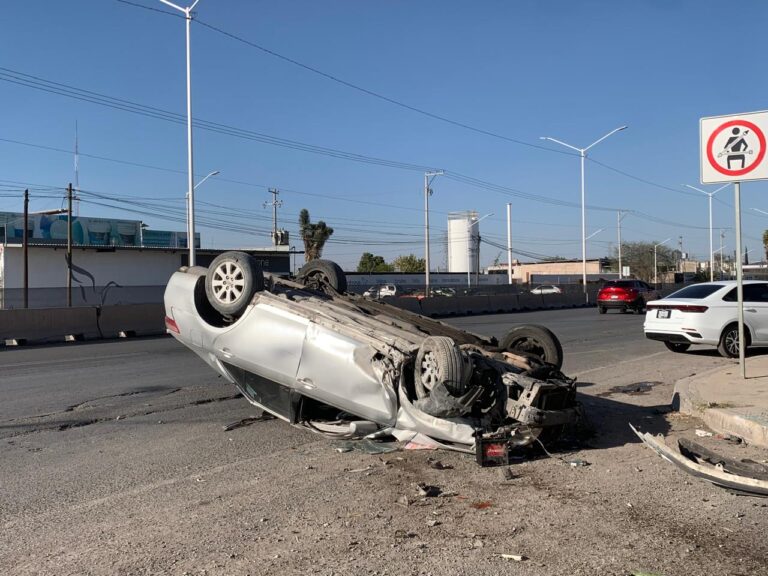 Automovilista sufre aparatoso accidente en el Anillo Periférico