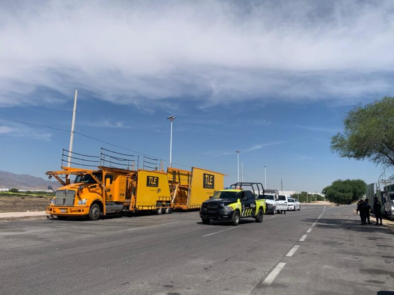 Hallan a hombre muerto en la carretera a México