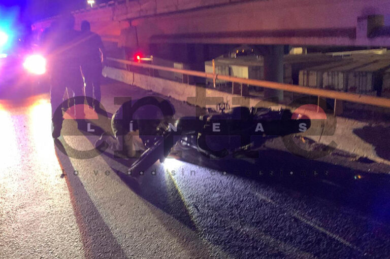 Muere motociclista tras derrapar en el distribuidor Juárez