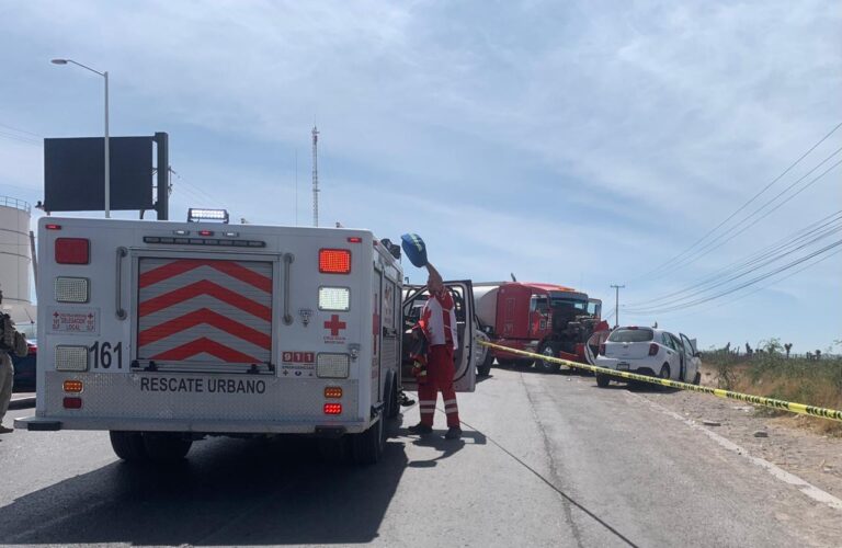 Fallece mujer en aparatoso choque en la carretera a Rioverde