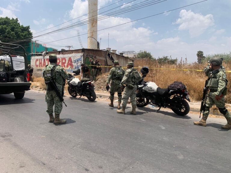 Hallan dos cadáveres en un lote baldío de Arbolitos