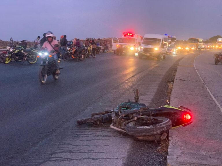 Joven motociclista muere tras derrapar en la carretera a Zacatecas