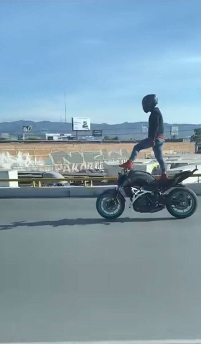 Sorprenden a motociclistas que realizaban maniobras peligrosas en la 57