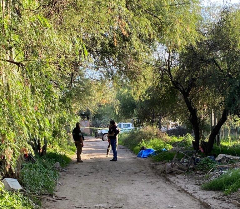 Encuentran cadáver embolsado en Villa de Pozos
