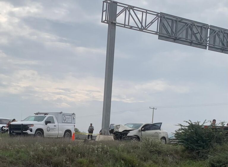 Muere un joven tras chocar contra un poste metálico