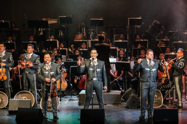 Con sabor a México y el “Mariachi Vargas de Tecalitlán Sinfónico”, celebran el 15 aniversario del CC2000