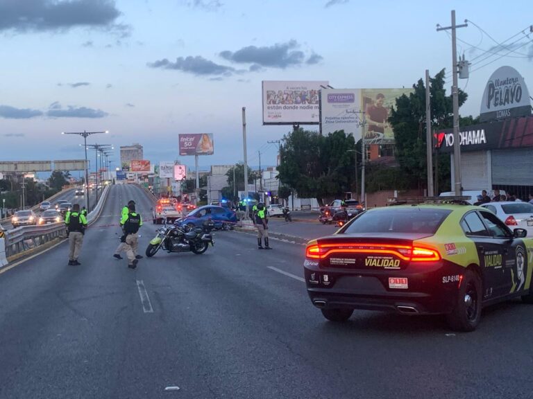 Una persona fallece y dos menores resultan heridos en accidente sobre Salvador Nava