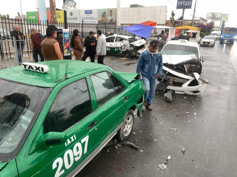 Camión causa daños a cinco taxis frente a la TTP