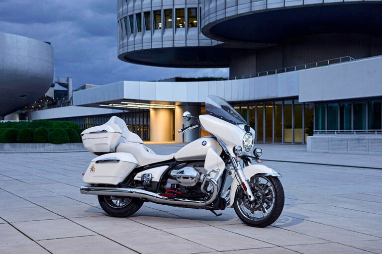 La moto BMW del Papa, un diseño único con fines benéficos