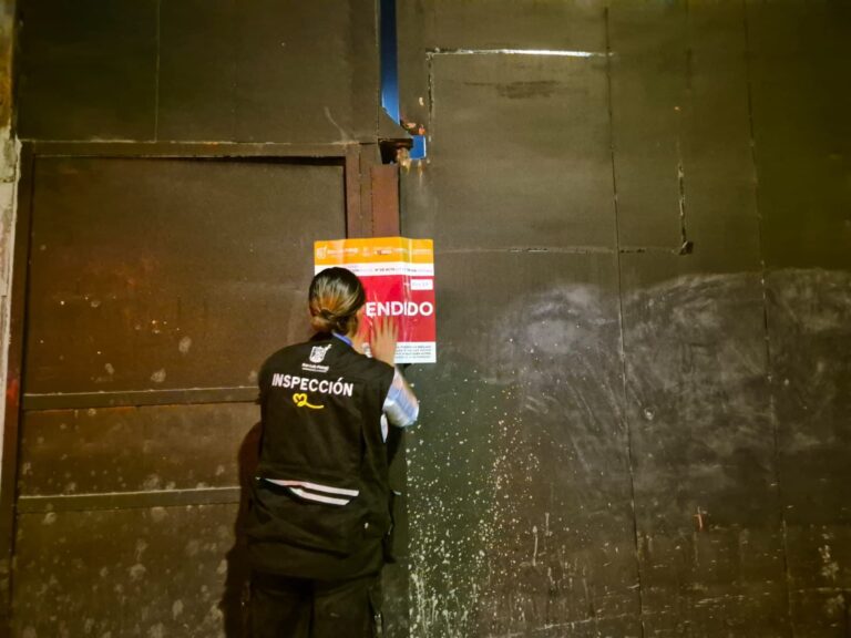 Frustran fiesta clandestina con temática de Halloween