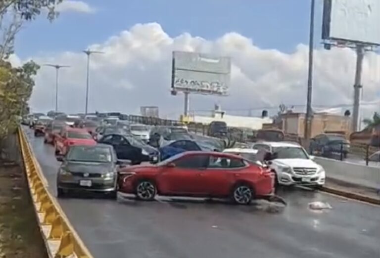 Carambola frente al Club 2000 provoca cuantiosos daños y kilométricas filas