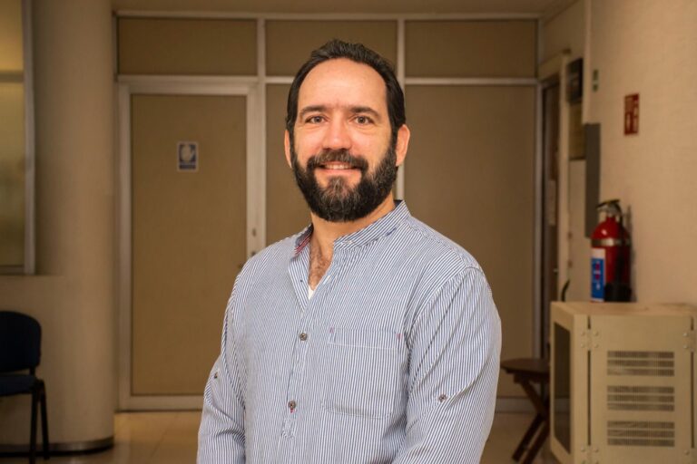 Especialista de la UASLP alerta por triple amenaza viral en el primer trimestre de 2026