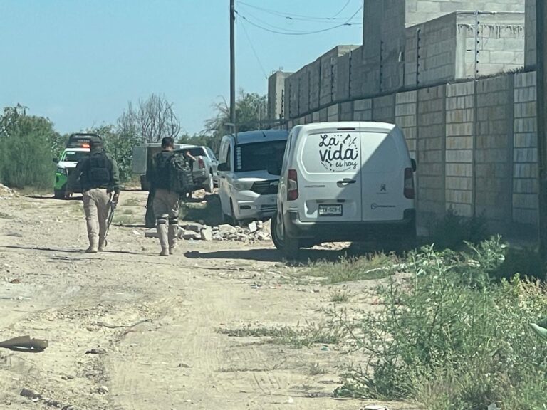 Localizan a un hombre sin vida cerca de canal en la carretera a Rioverde