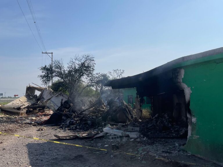 Trailero muere quemado tras accidente en la carretera a Matehuala