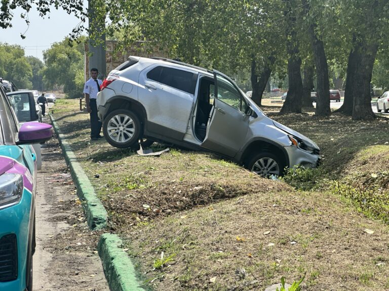 Choque múltiple en el bulevar Río Santiago; una lesionada