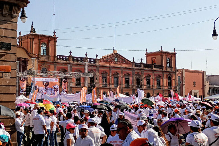Magisterio unido reclama adeudos al gobierno estatal