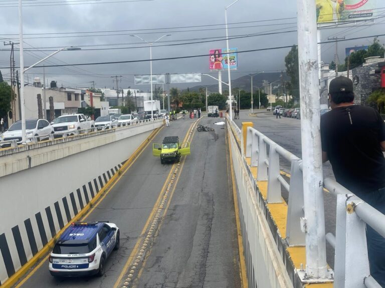 Muere motociclista tras choque en desnivel de Sierra Leona y Cordillera de los Alpes