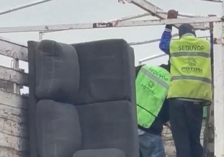 Detienen a tres empleados de Seduvop por tirar desechos de manera clandestina
