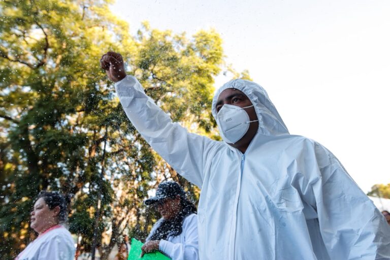 Los héroes de la pandemia que sostienen al IMSS con su vocación
