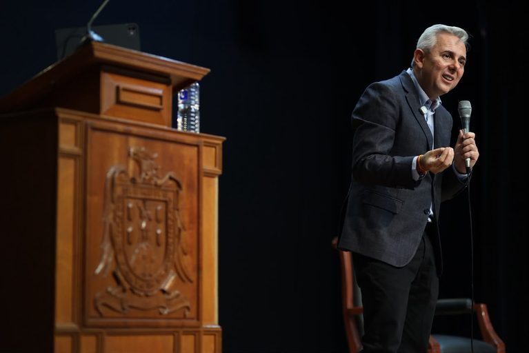 Inteligencia artificial, ética y el poder de las audiencias: así fue la visita de Luis Cárdenas a SLP
